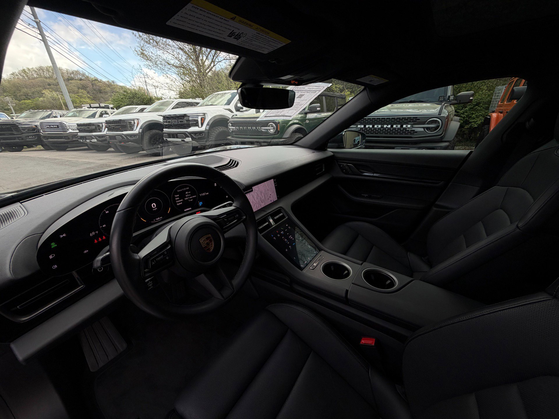 Used 2022 Porsche Taycan image 10