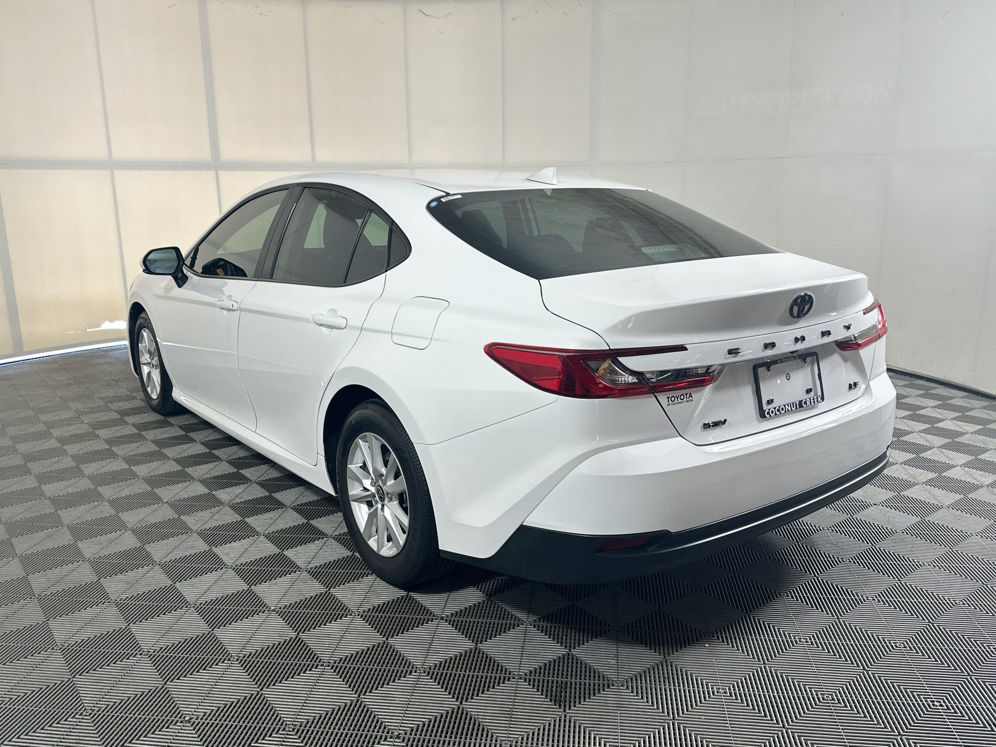 Used 2025 Toyota Camry LE FWD image 5