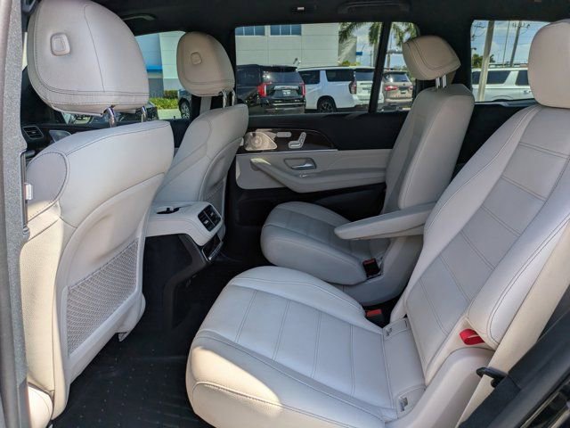 Used 2023 Mercedes-Benz GLS 580 4MATIC image 15