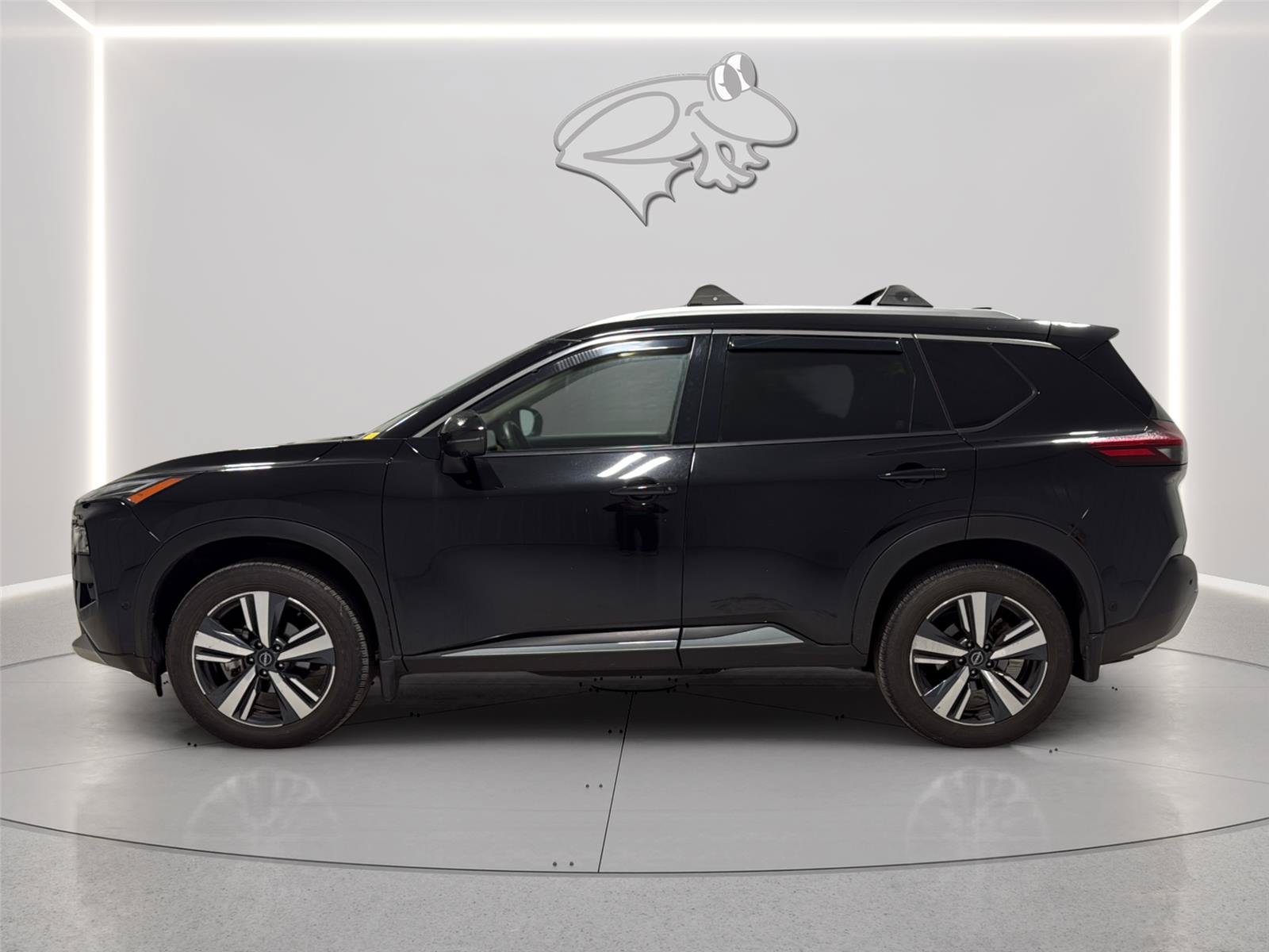 Used 2023 Nissan Rogue Platinum AWD/4WD image 2