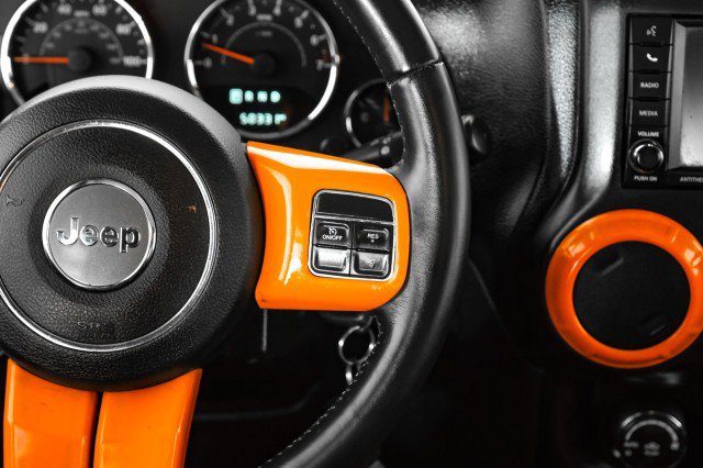 Used 2016 Jeep Wrangler Unlimited Sahara w/ Connectivity Group image 15