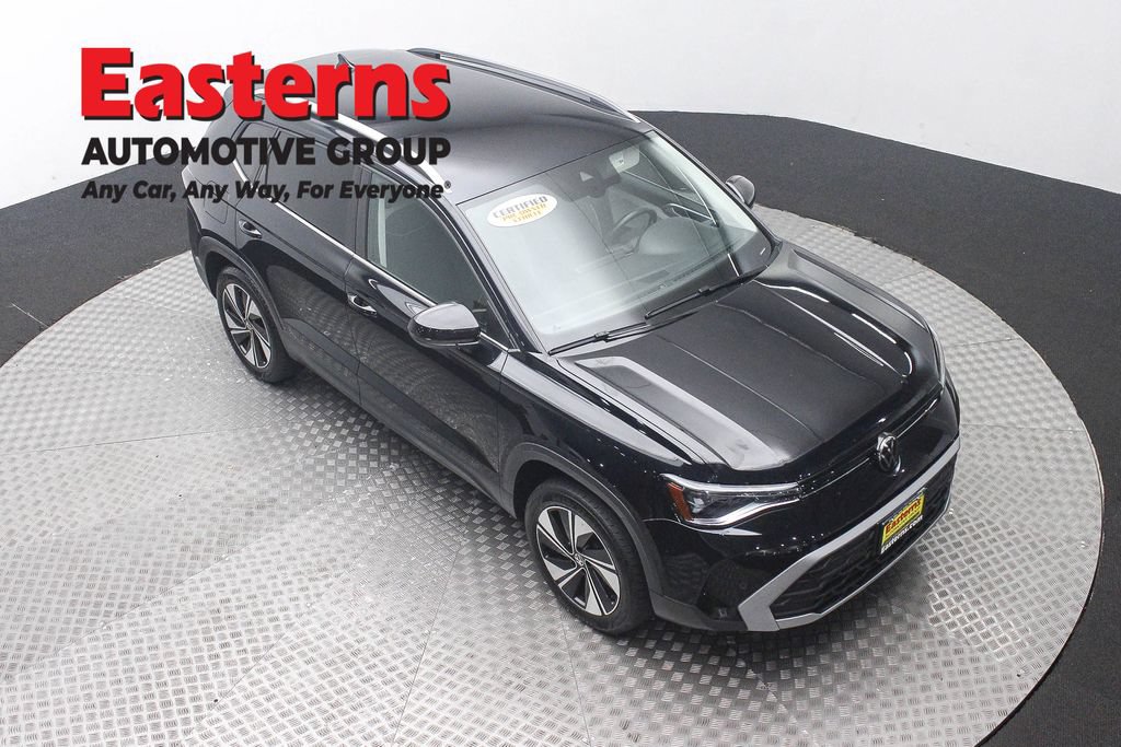 Used 2025 Volkswagen Taos SE AWD/4WD image 3