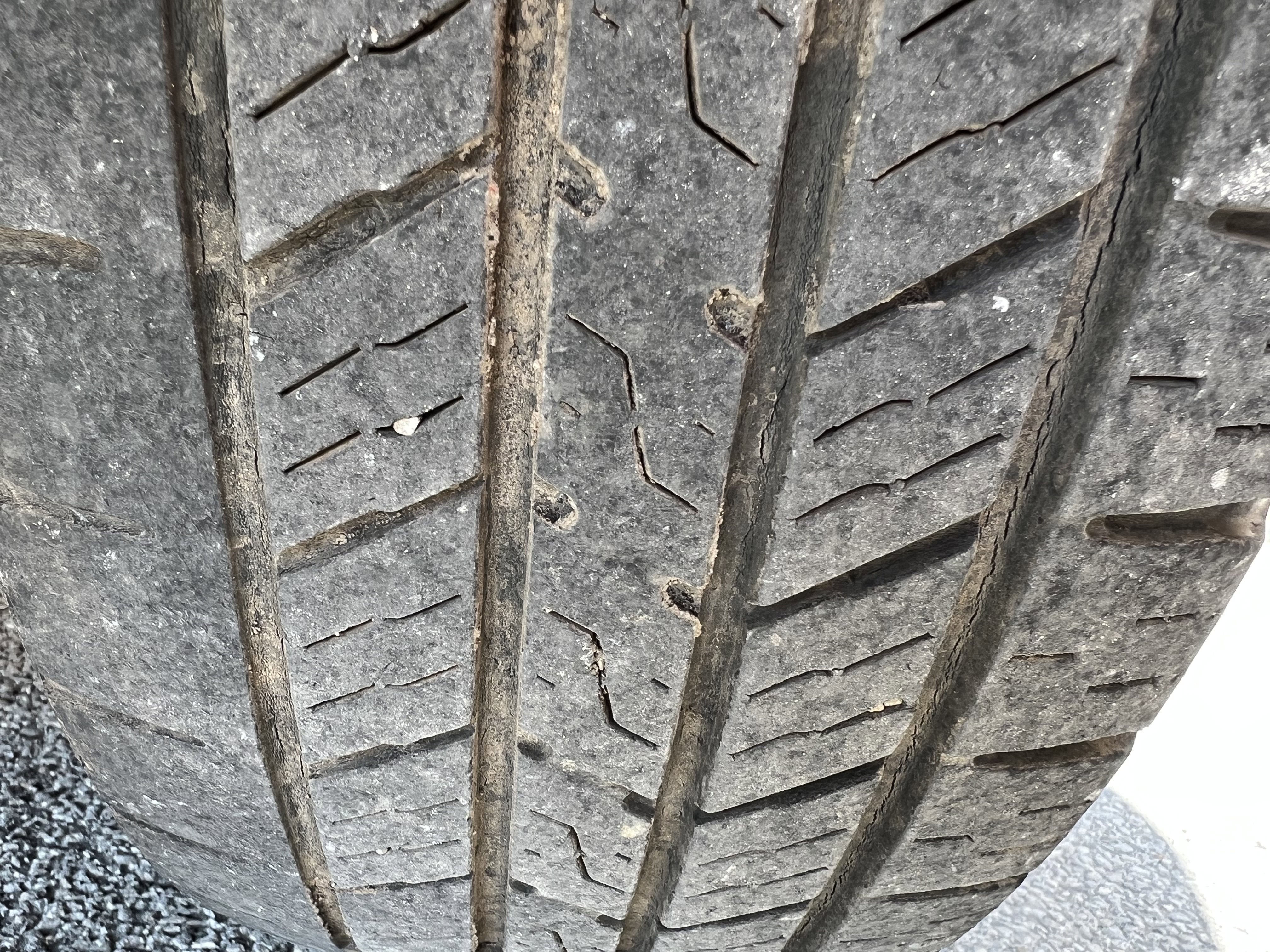 Used 2011 Ford E-250 and Econoline 250 Extended w/ Commercial Cargo Van Pkg image 34