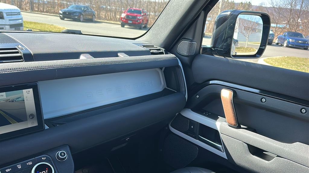 Certified 2023 Land Rover Defender 110 SE AWD/4WD image 18