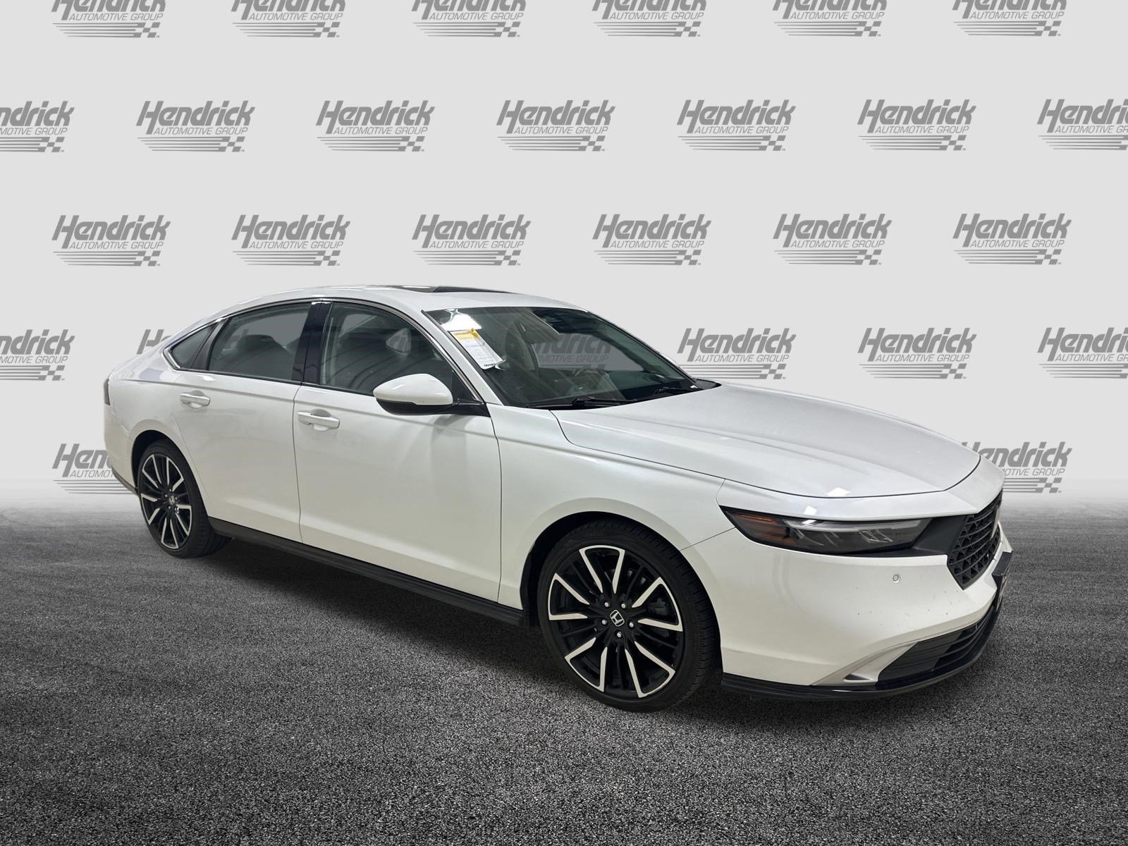 Used 2023 Honda Accord Touring image 2