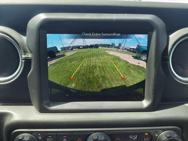 Used 2021 Jeep Wrangler Unlimited Sahara w/ Cold Weather Group image 15