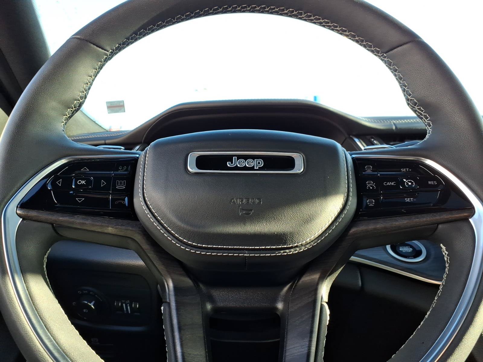 Used 2023 Jeep Grand Cherokee L Overland AWD/4WD image 31
