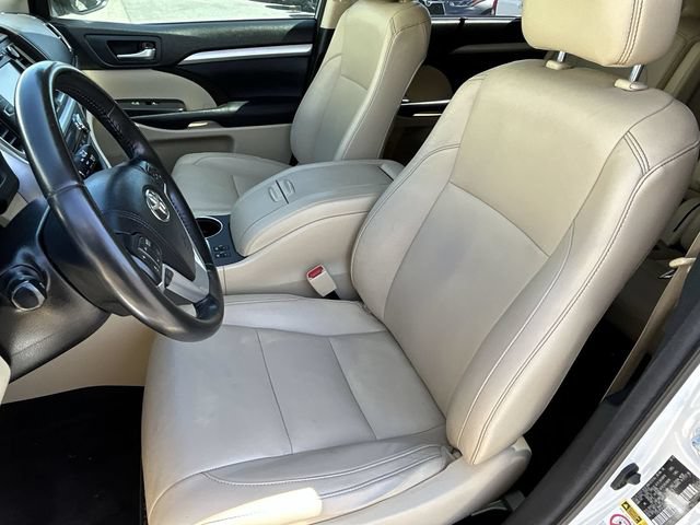 Used 2018 Toyota Highlander XLE FWD image 19