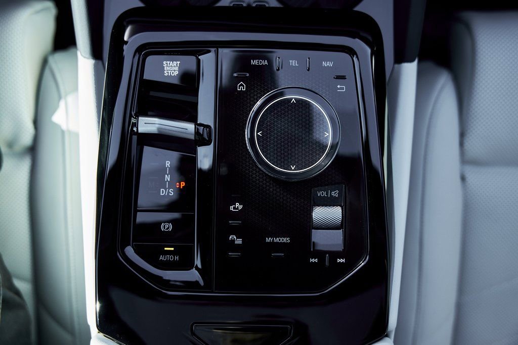 Used 2026 BMW 550e xDrive image 63