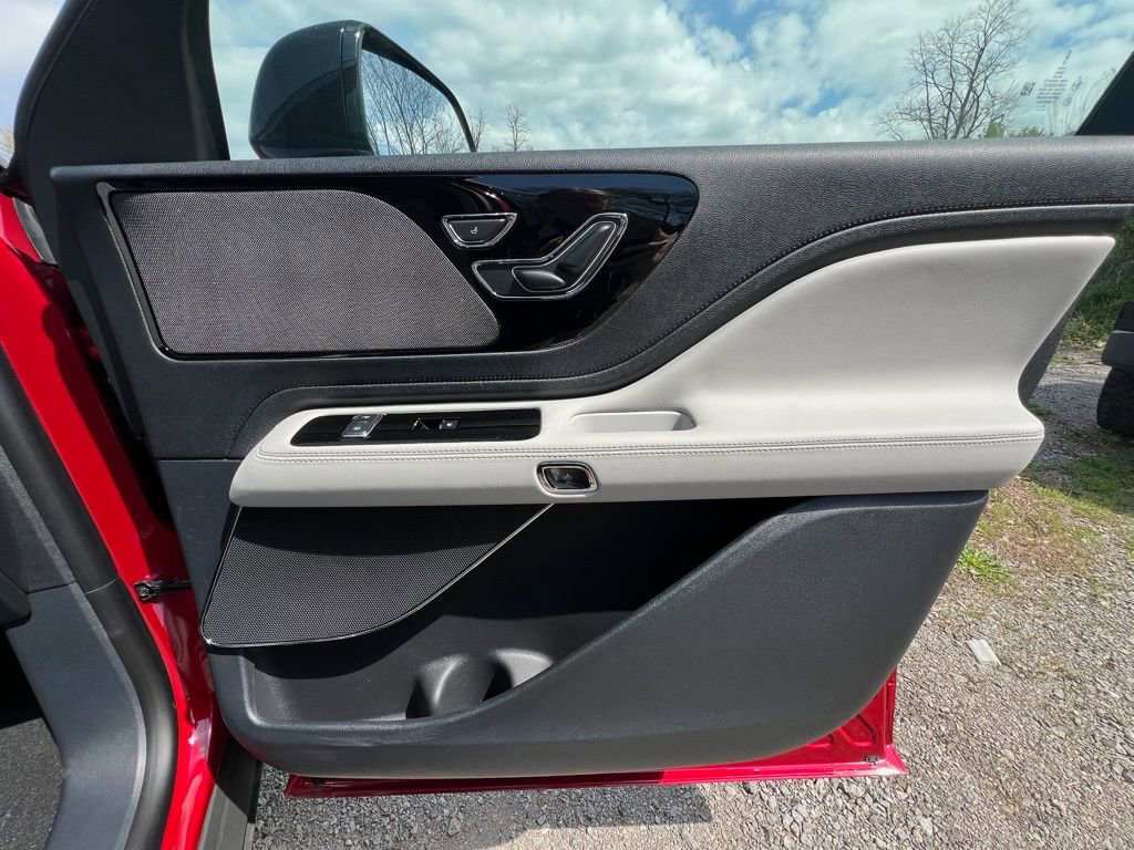 New 2026 Lincoln Aviator AWD image 24