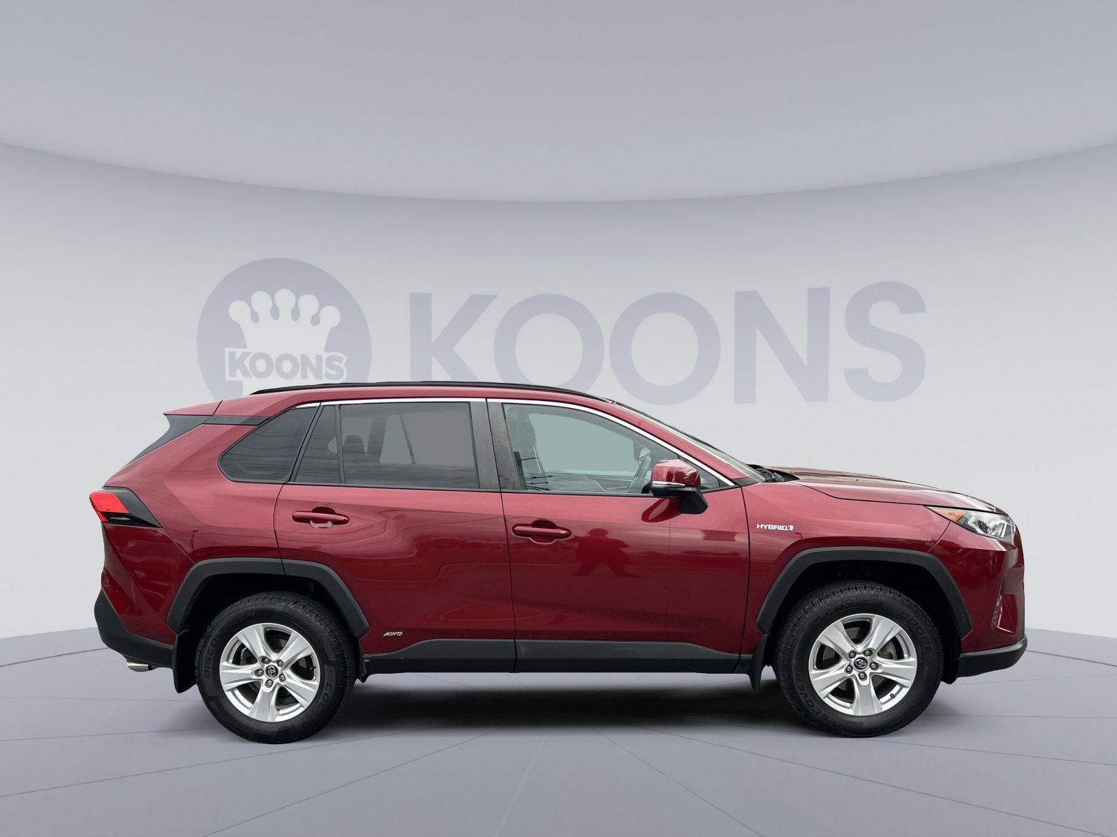 Used 2020 Toyota RAV4 XLE w/ Carpet Mat Package AWD/4WD image 8