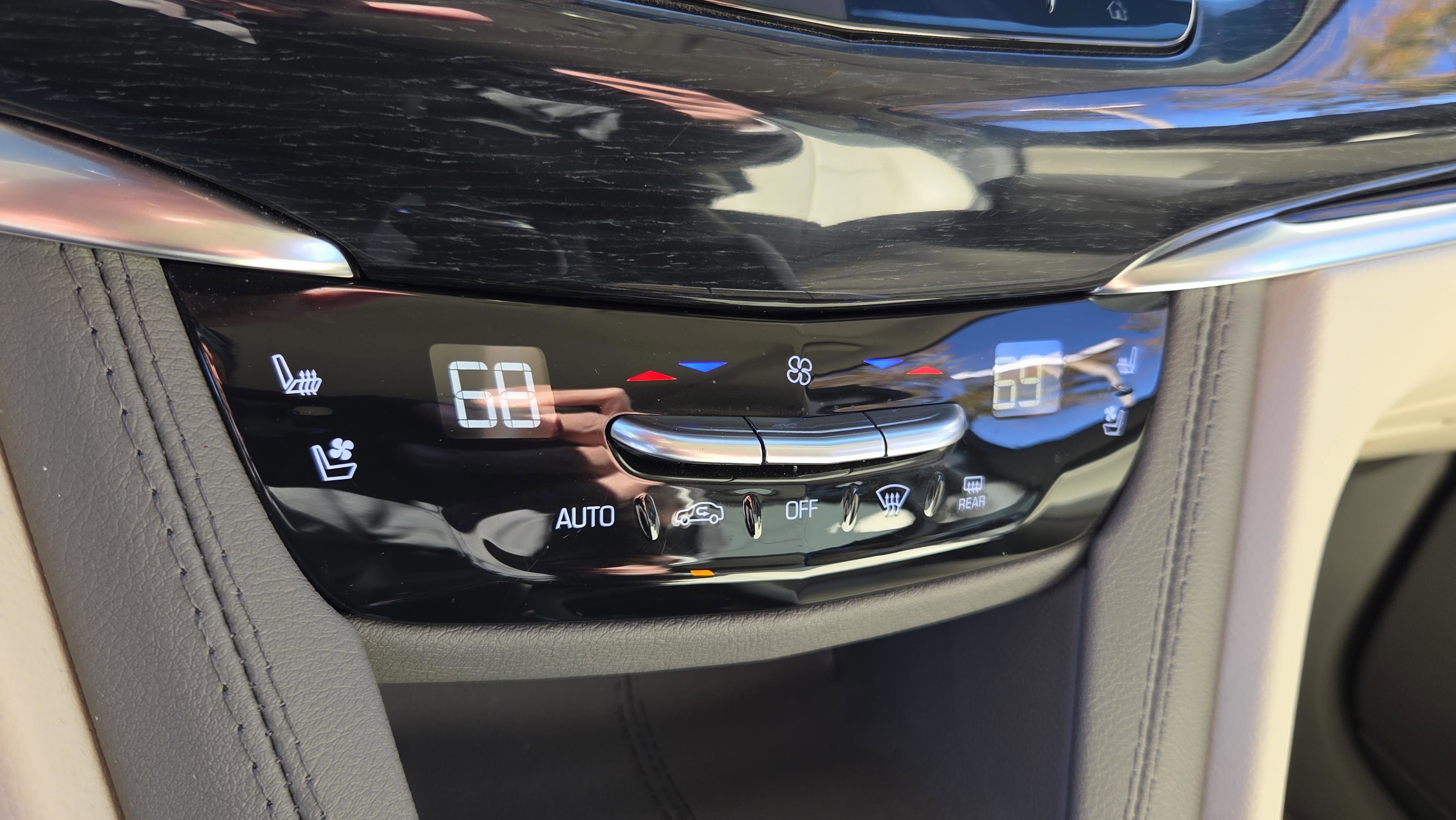 Used 2024 Cadillac XT6 Premium Luxury w/ Technology Package image 18