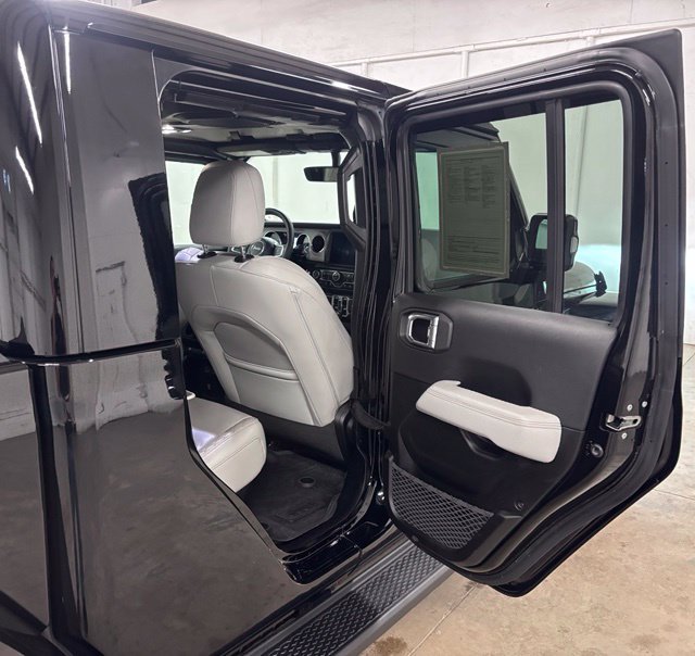 Used 2023 Jeep Gladiator Overland AWD/4WD image 19