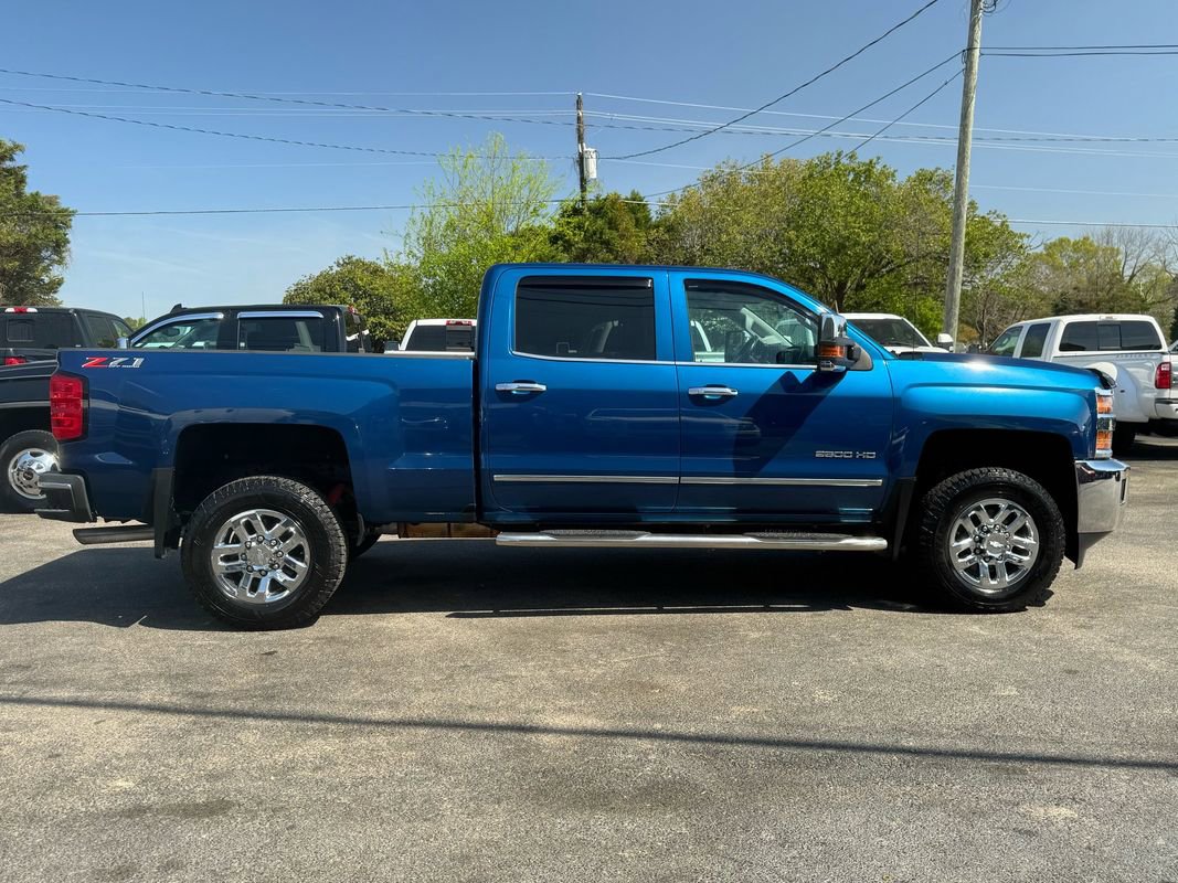 Used 2019 Chevrolet Silverado 2500 LTZ w/ LTZ Plus Package image 3