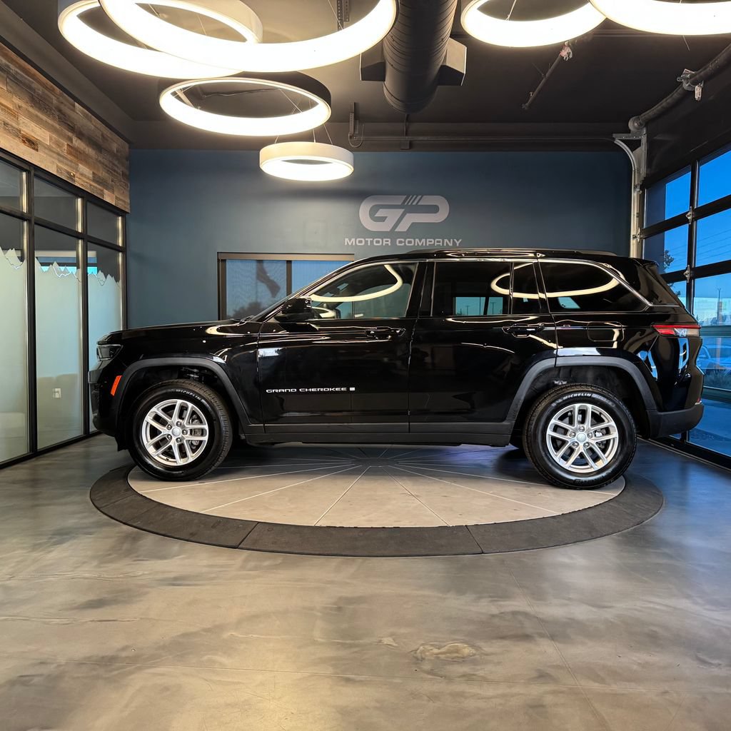 Used 2025 Jeep Grand Cherokee Laredo X w/ Luxury Tech Group I AWD/4WD image 6
