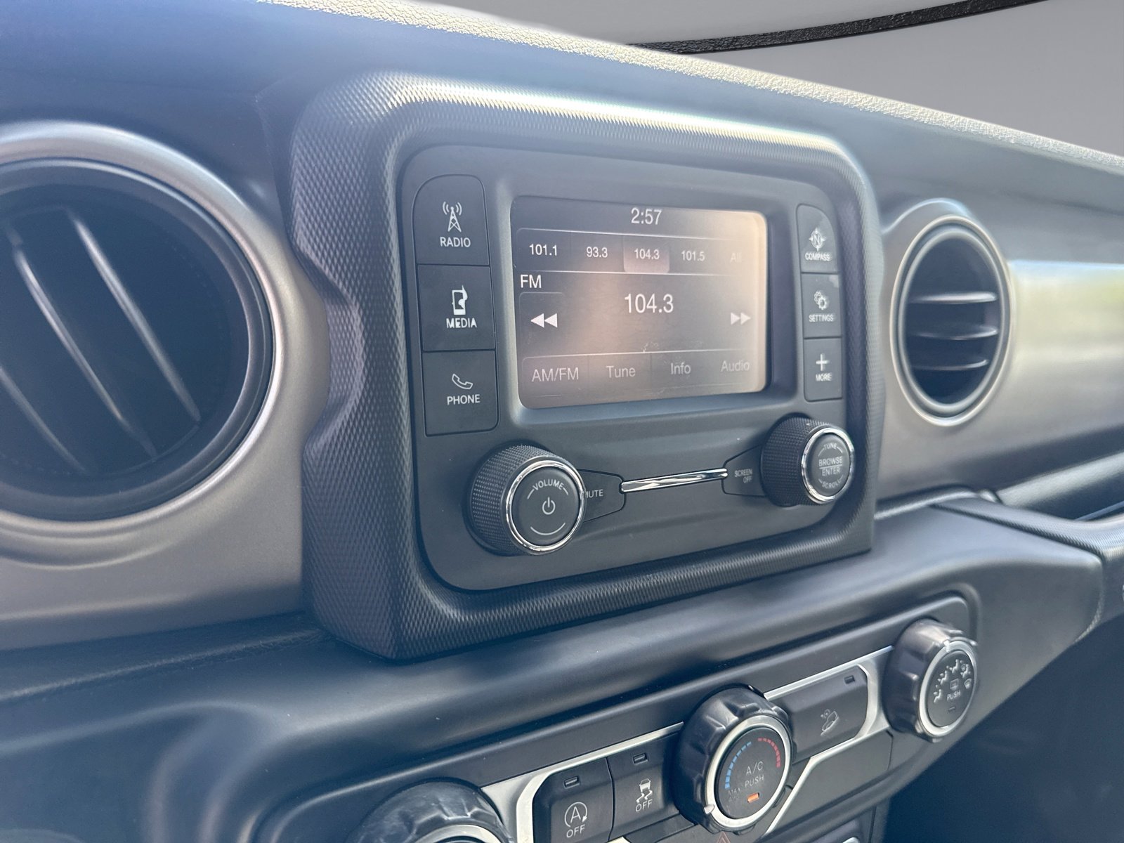 Used 2020 Jeep Wrangler Unlimited Sport S AWD/4WD image 24