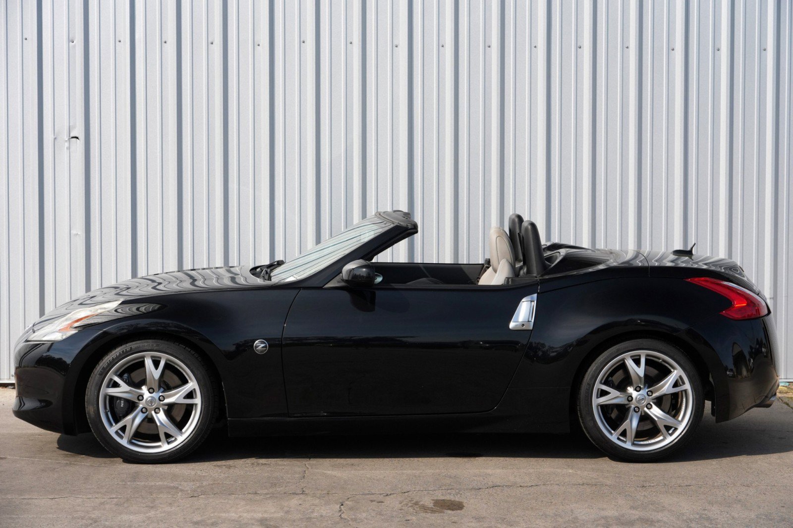 Used 2010 Nissan 370Z Touring w/ Sport Pkg image 39