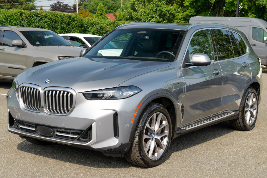 Used 2024 BMW X5 xDrive50e AWD/4WD image 3