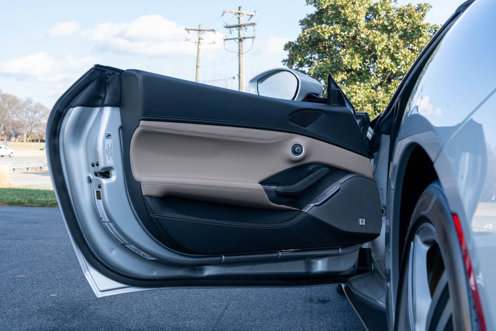 Used 2019 Ferrari Portofino image 26