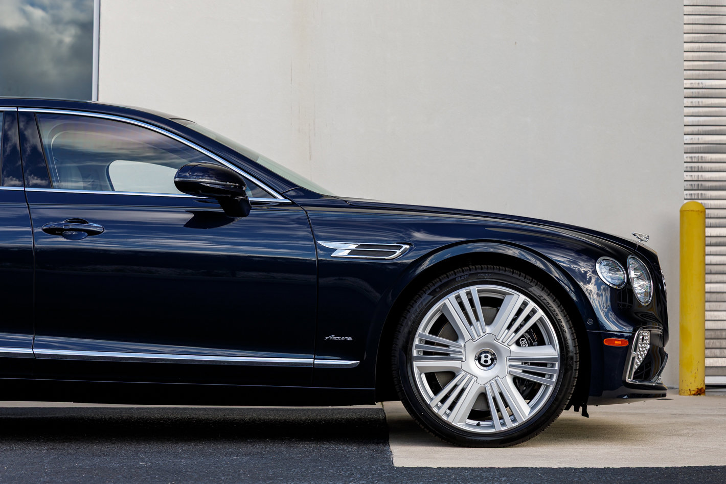 New 2026 Bentley Flying Spur Azure image 18