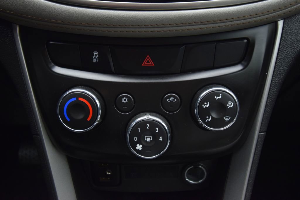 Used 2021 Chevrolet Trax LT w/ Driver Confidence Package image 26