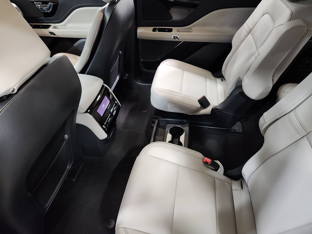 Used 2025 Lincoln Aviator 2WD image 51