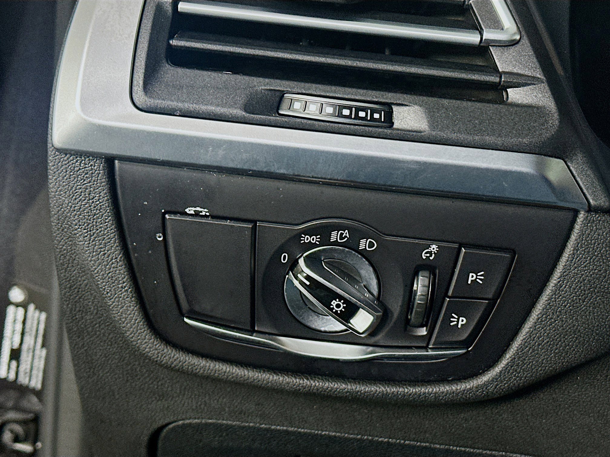 Used 2024 BMW X3 sDrive30i w/ Convenience Package image 17