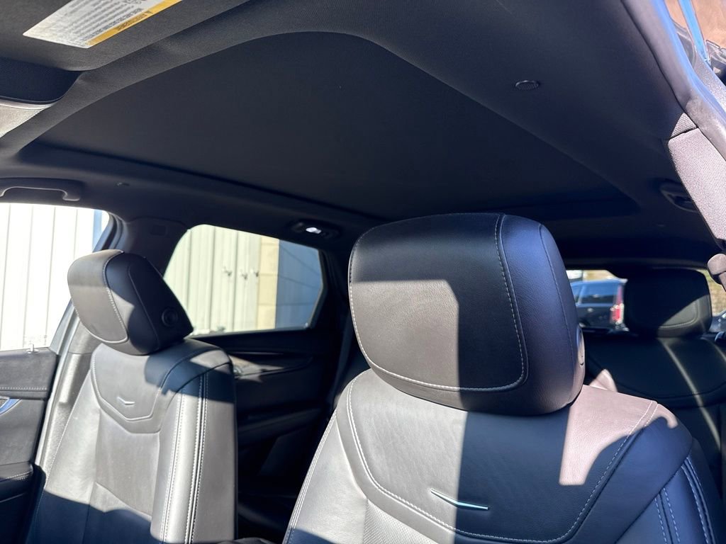 Certified 2022 Cadillac XT5 Sportv w/ Technology Package image 2