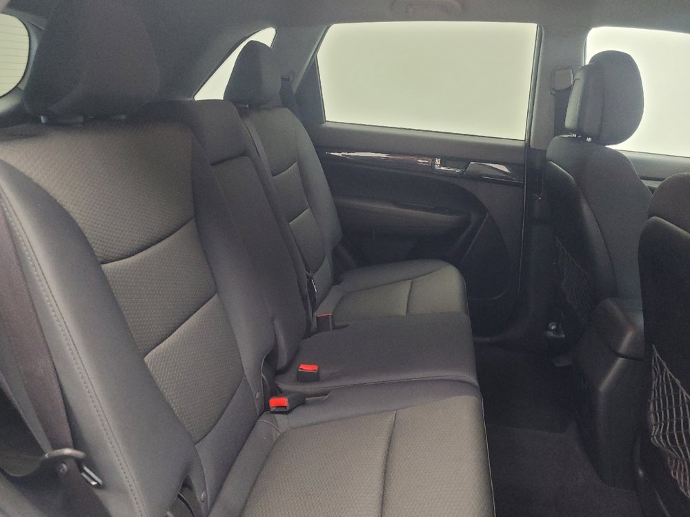 Used 2013 Kia Sorento LX w/ Convenience Pkg image 19