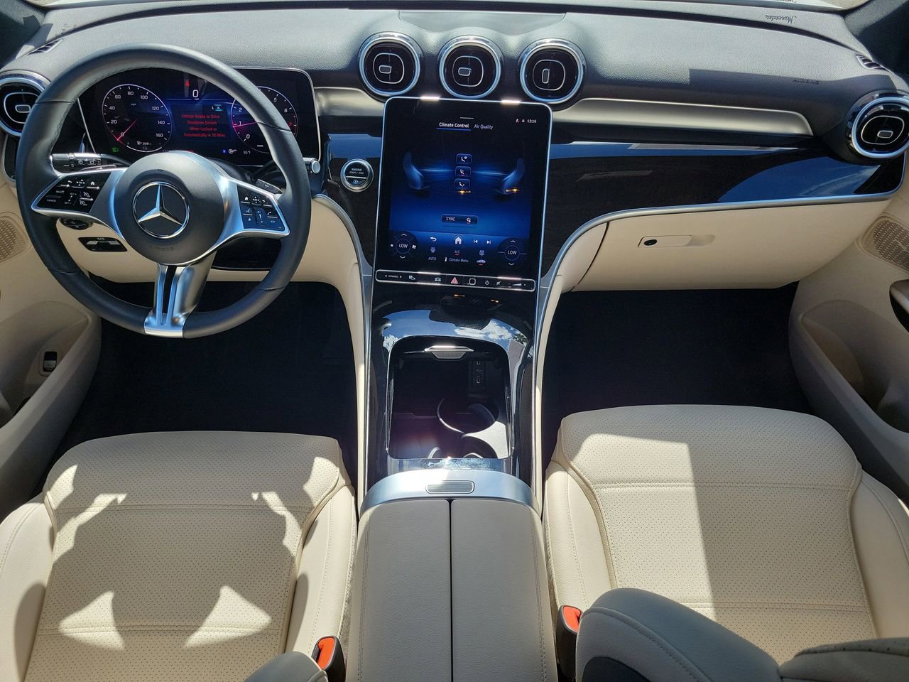 Used 2025 Mercedes-Benz GLC 300 image 14