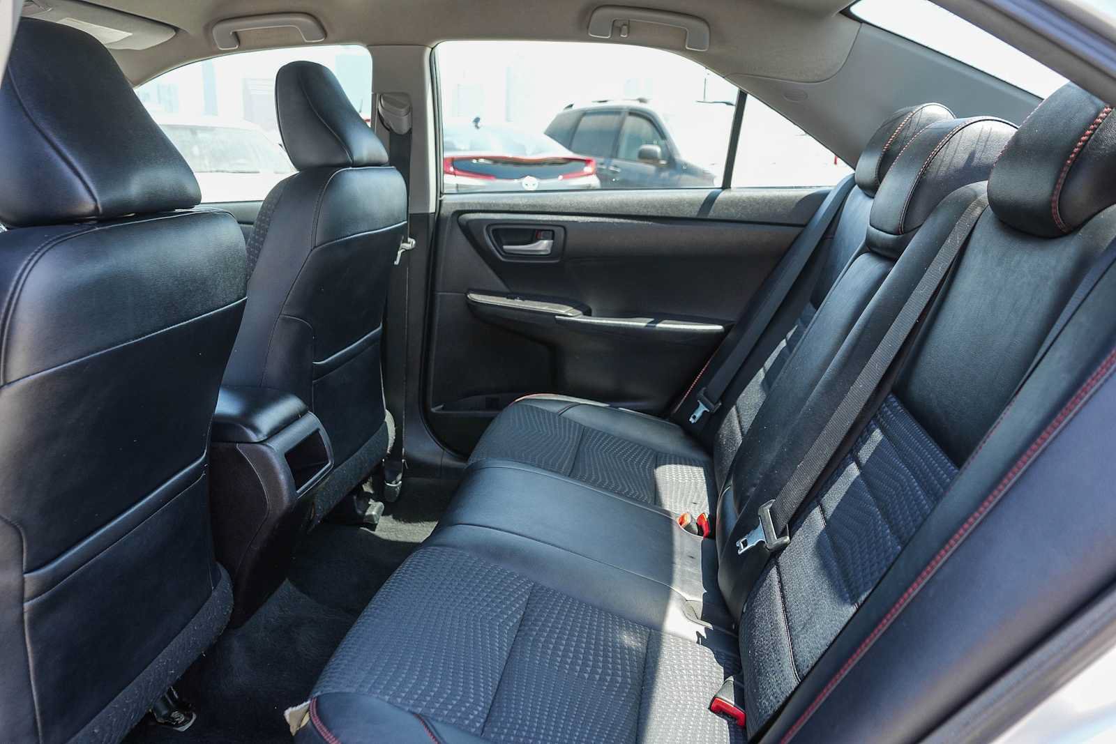 Used 2015 Toyota Camry SE FWD image 16