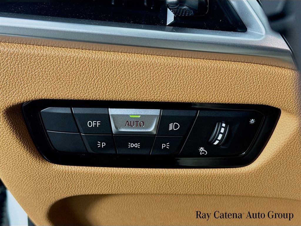Used 2025 BMW 330i xDrive Sedan w/ Convenience Package image 10