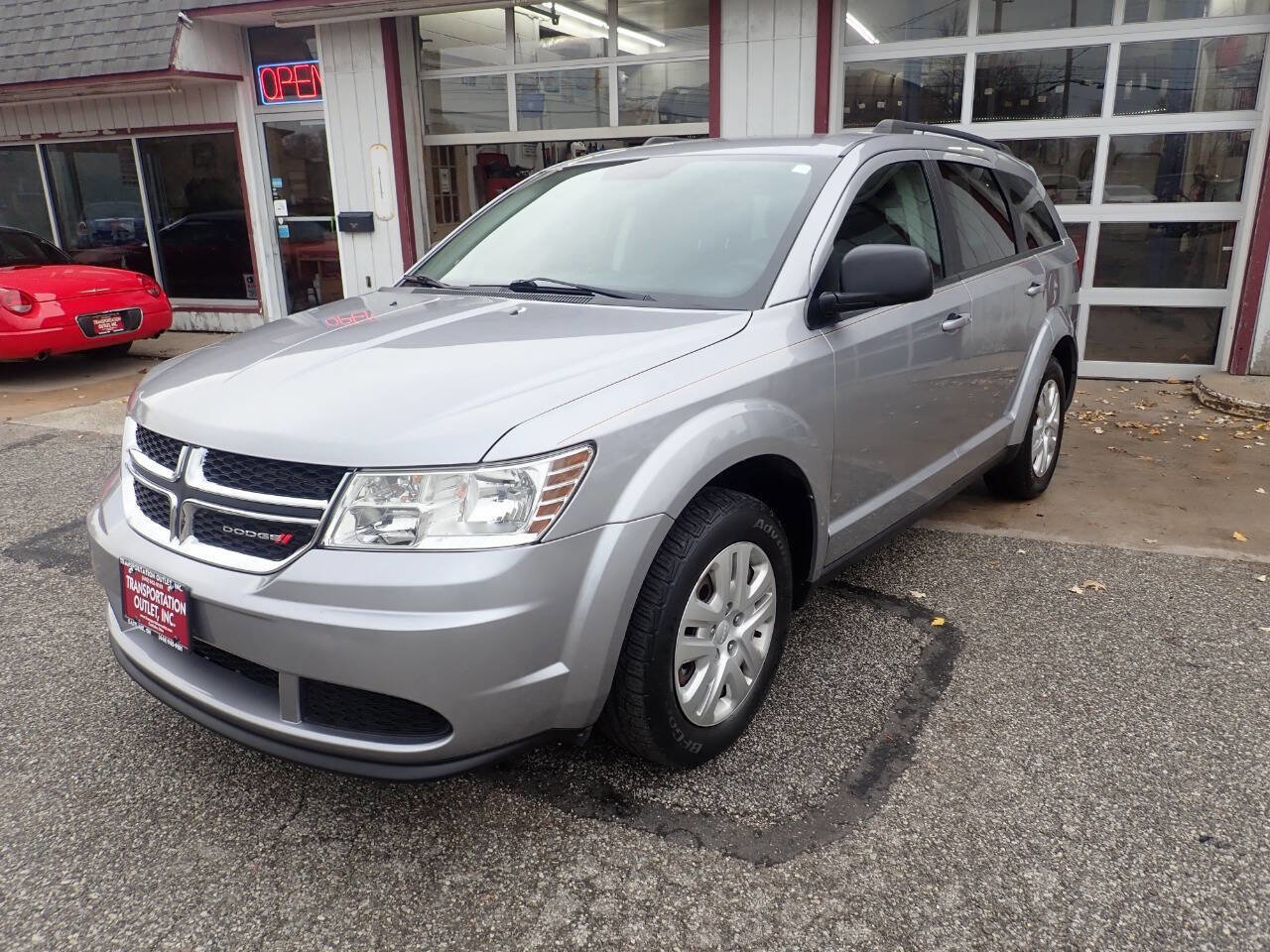 Used 2018 Dodge Journey SE image 2