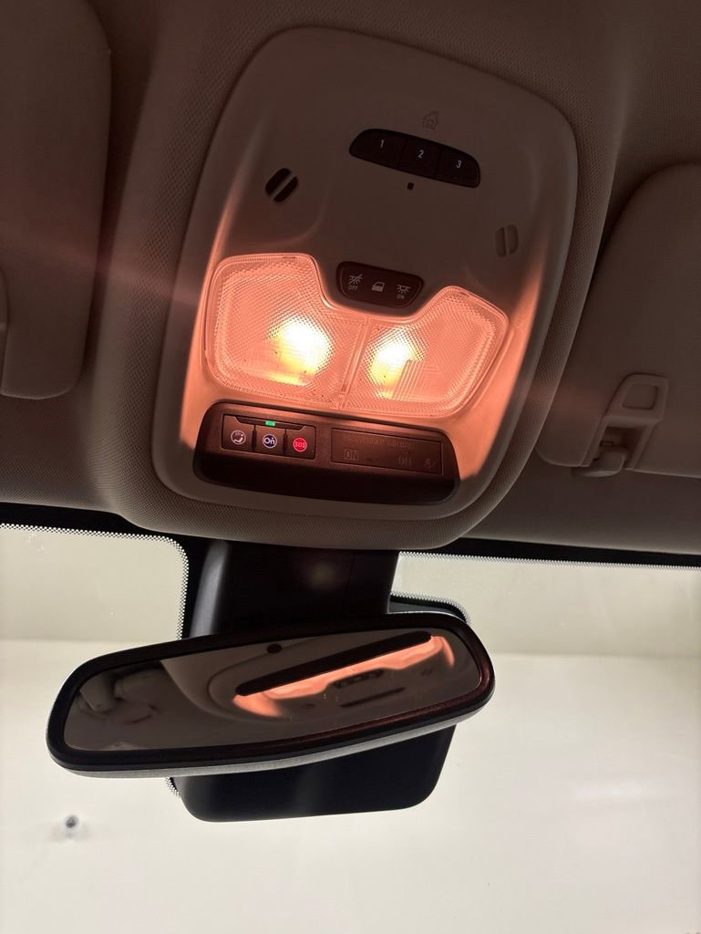 Used 2021 Buick Encore GX Essence AWD/4WD image 13