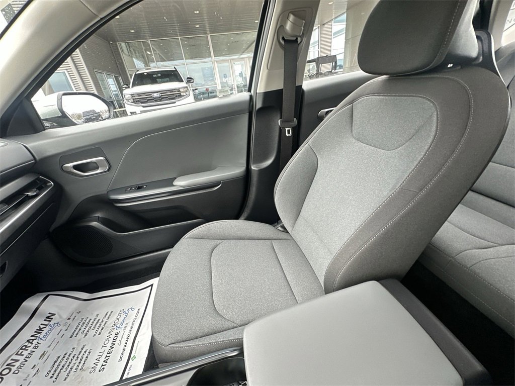 Used 2025 Kia K4 LXS image 11