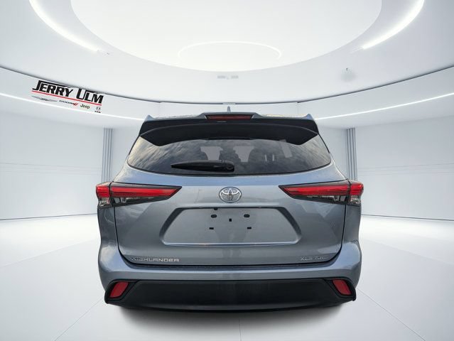Used 2021 Toyota Highlander XLE AWD/4WD image 4