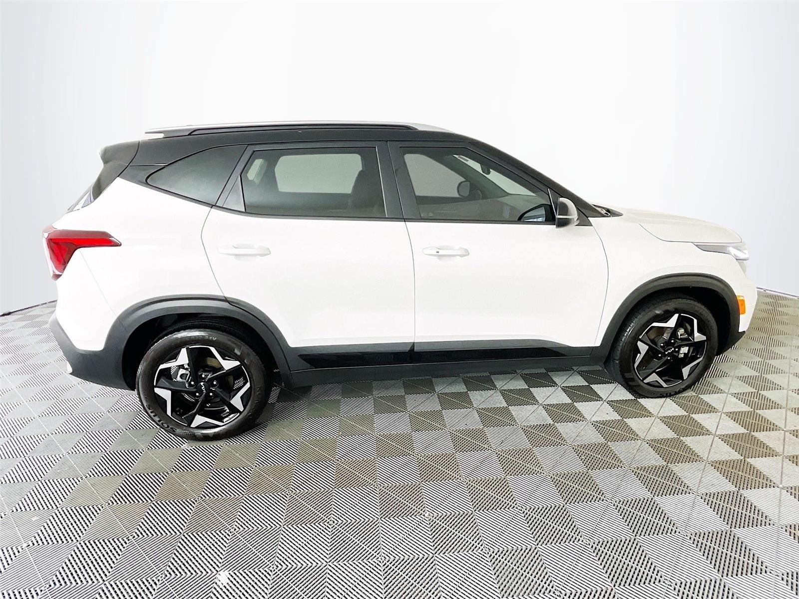 Certified 2025 Kia Seltos S FWD image 11