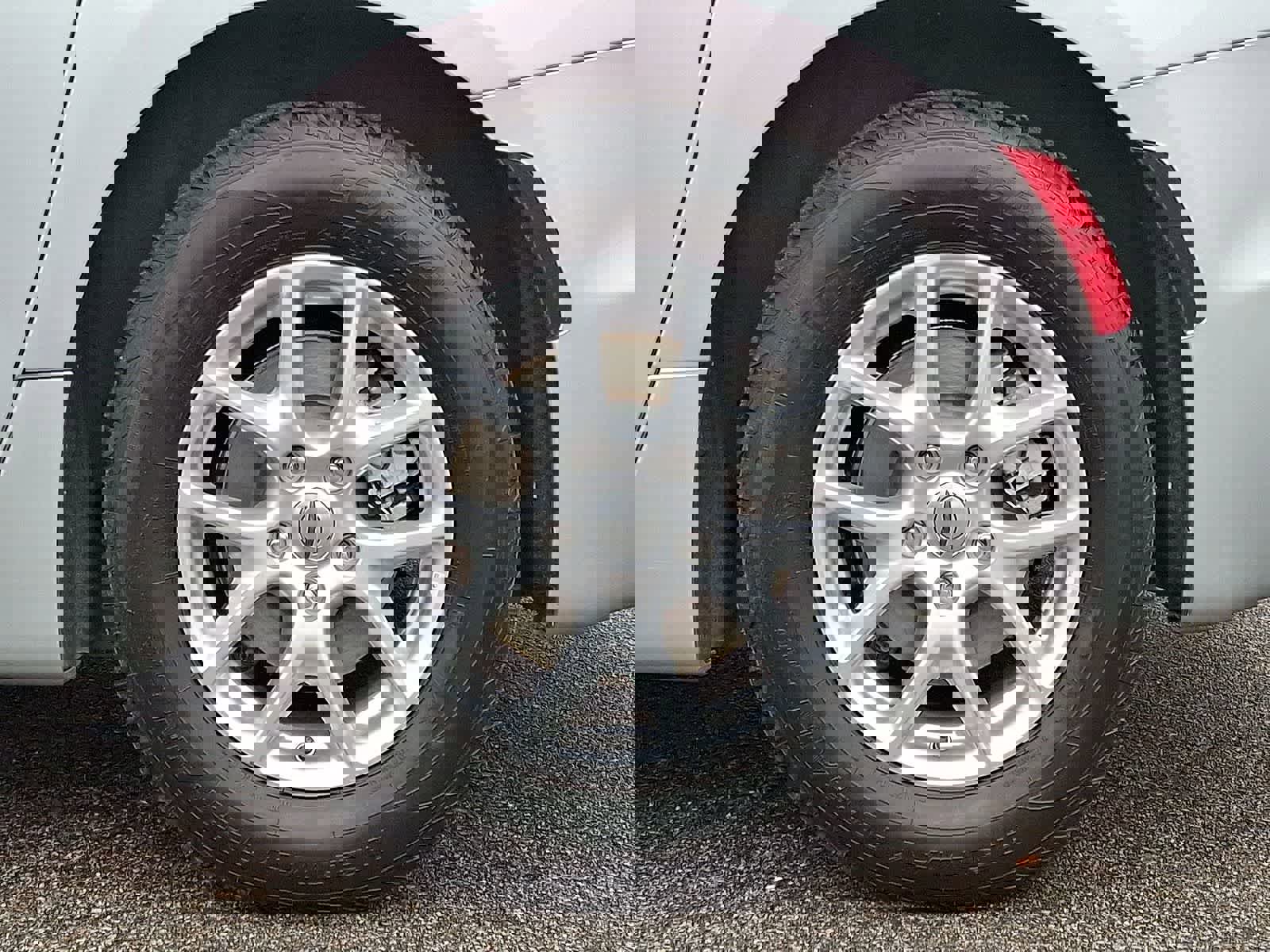 Used 2023 Chrysler Pacifica Touring-L image 29