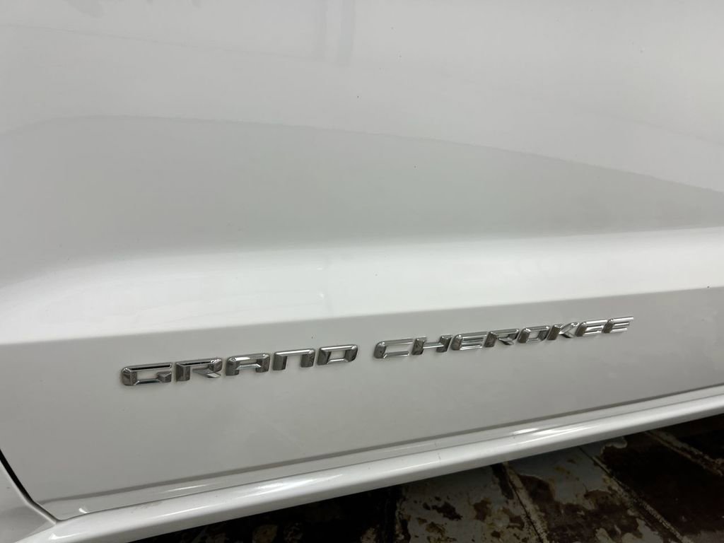 Used 2014 Jeep Grand Cherokee Overland w/ Advanced Technology Group image 27