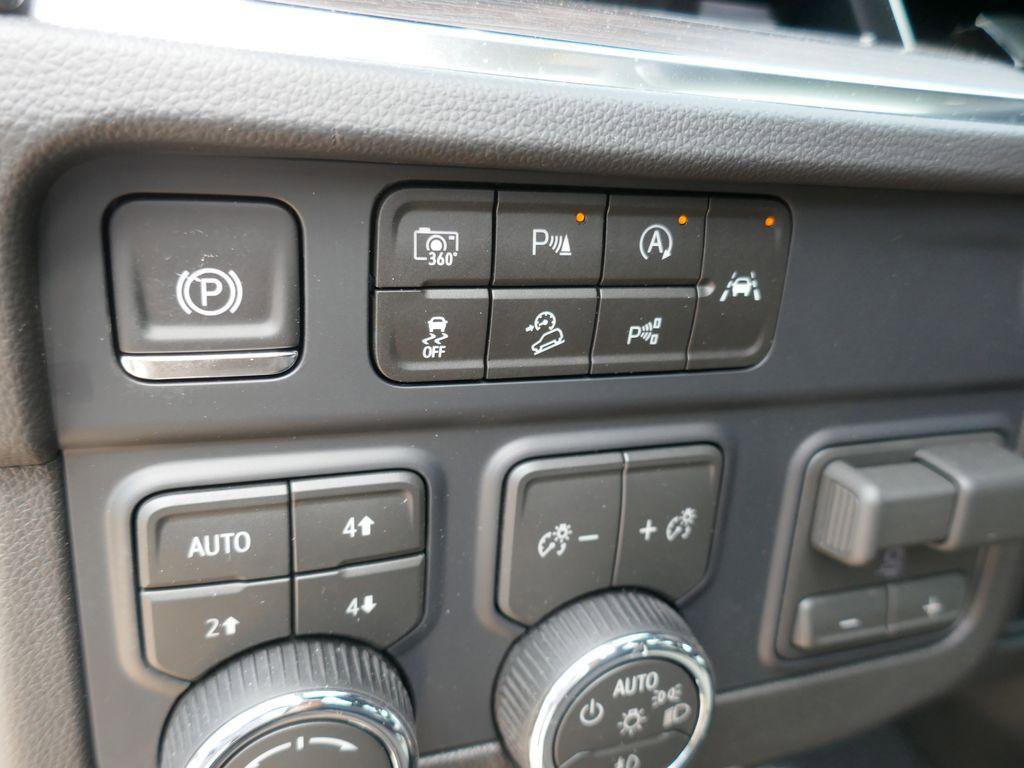 New 2026 Chevrolet Suburban Premier AWD/4WD image 20