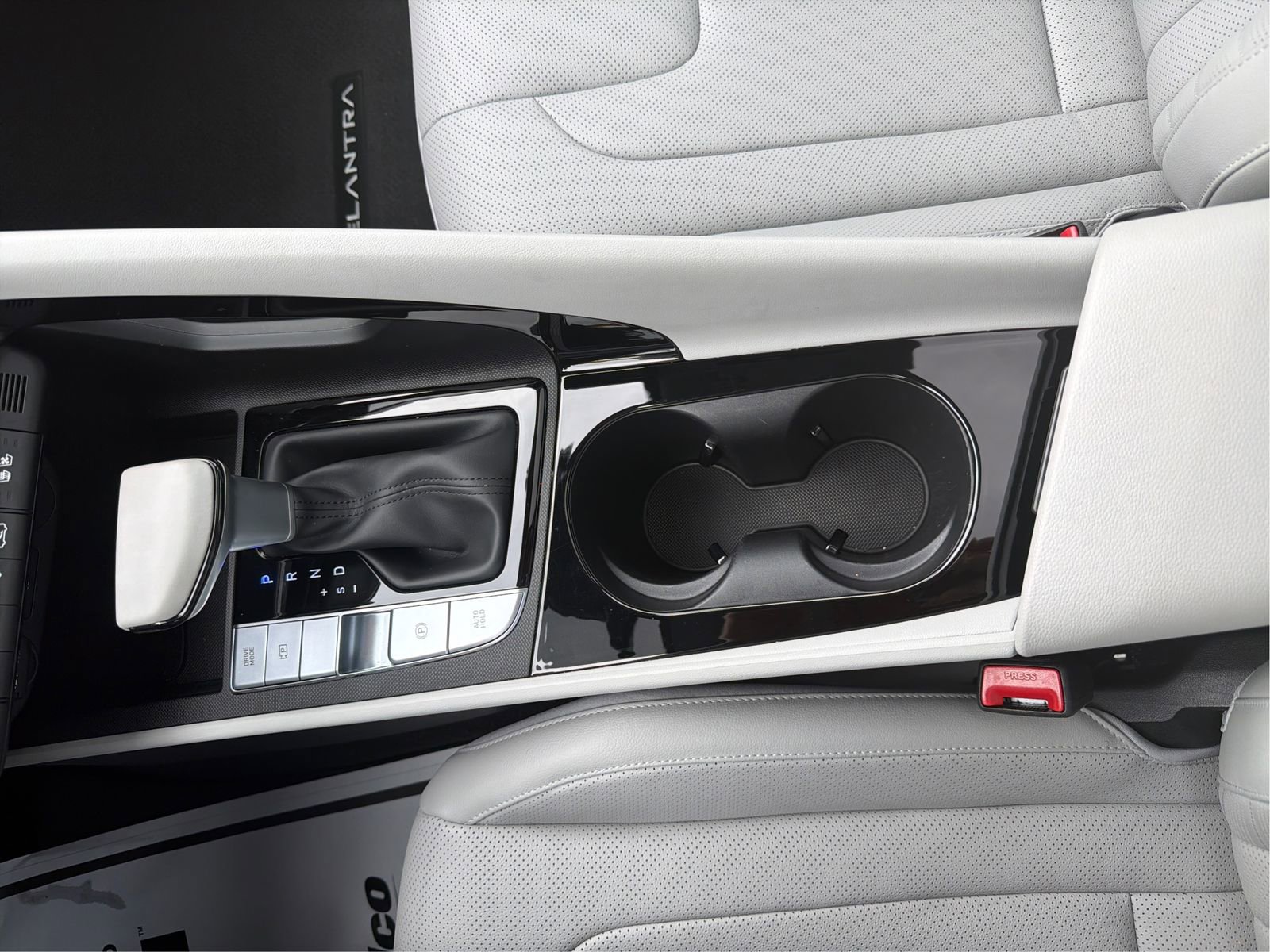 Certified 2025 Hyundai Elantra Limited image 17