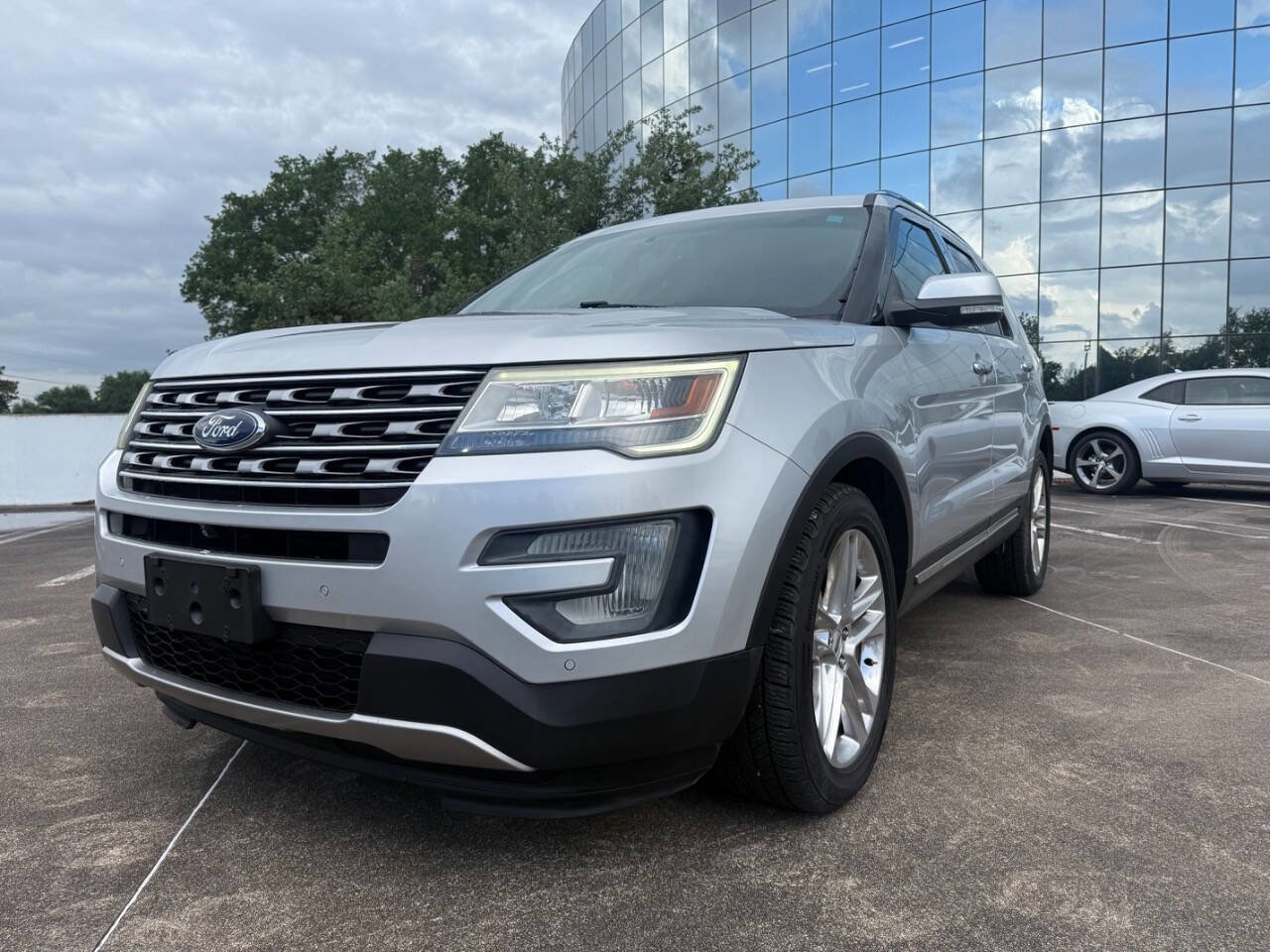 Used 2017 Ford Explorer Limited FWD image 4