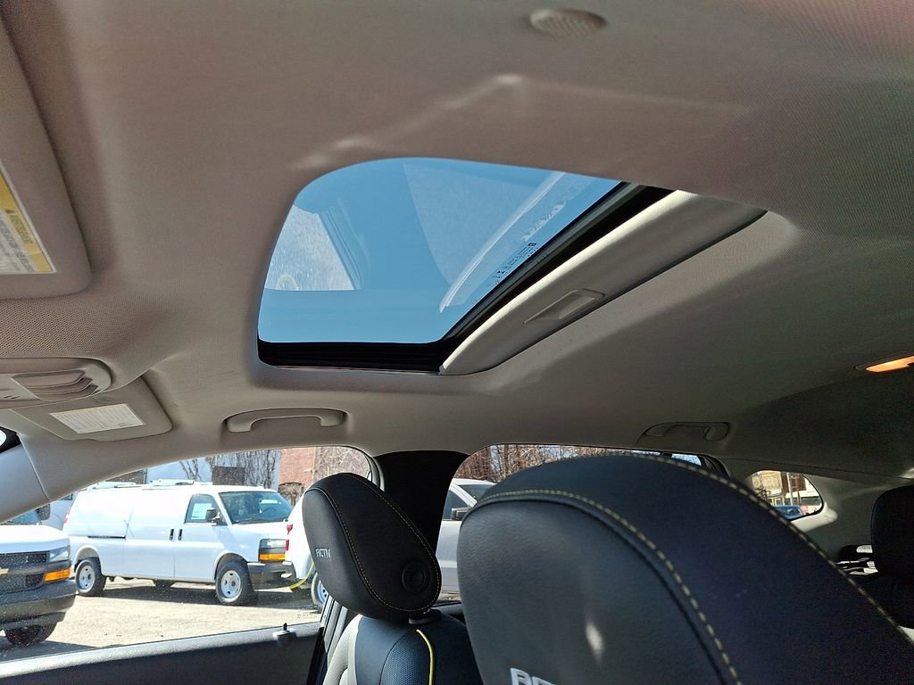 Used 2024 Chevrolet Trax ACTIV w/ Sunroof Package image 14