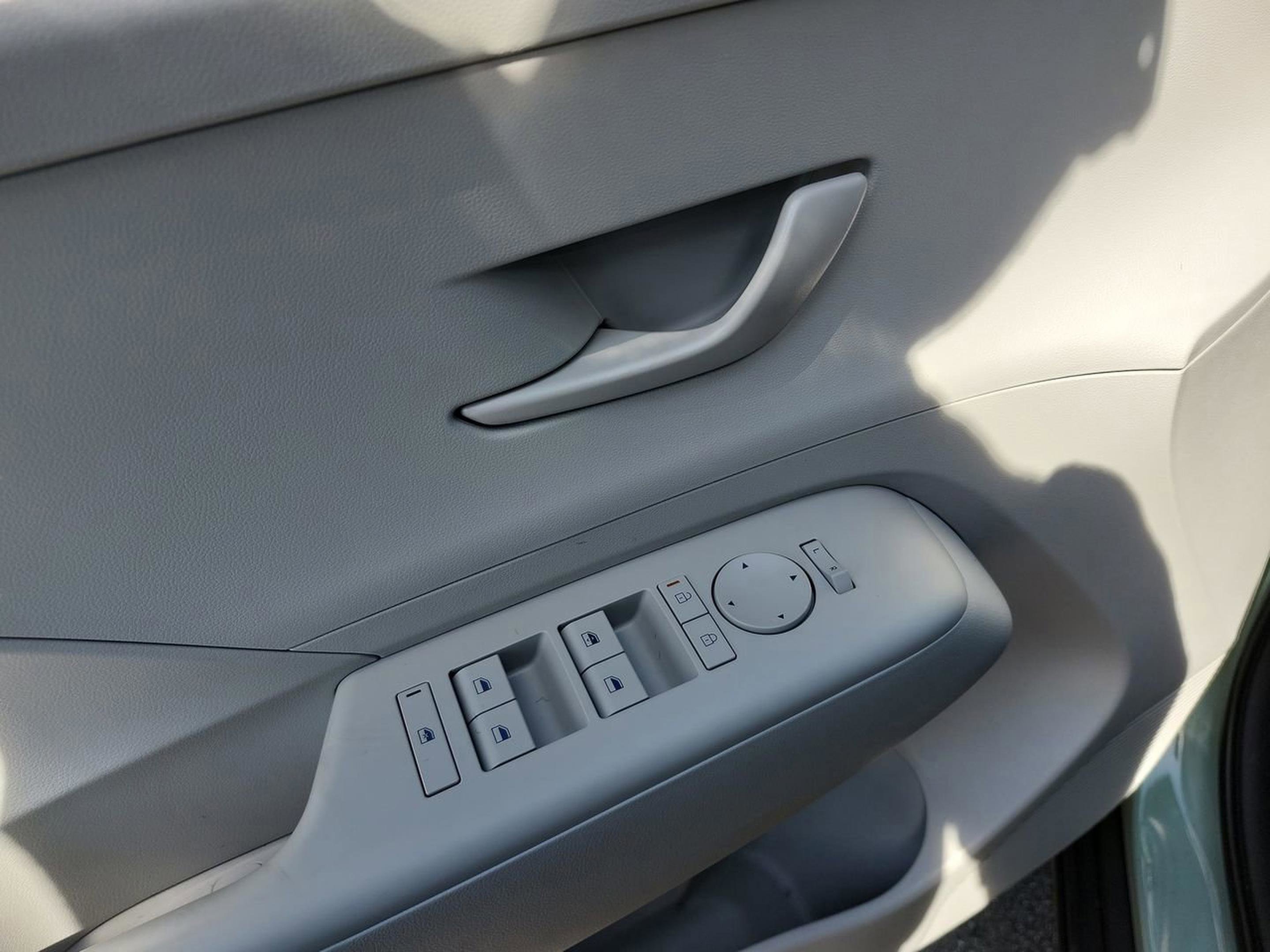 New 2026 Hyundai Kona SE image 16