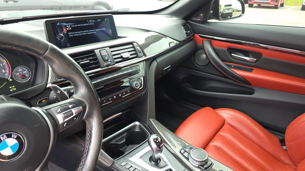 Used 2015 BMW M4 Convertible RWD image 21