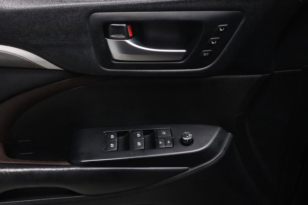 Used 2019 Toyota Highlander Limited AWD/4WD image 24