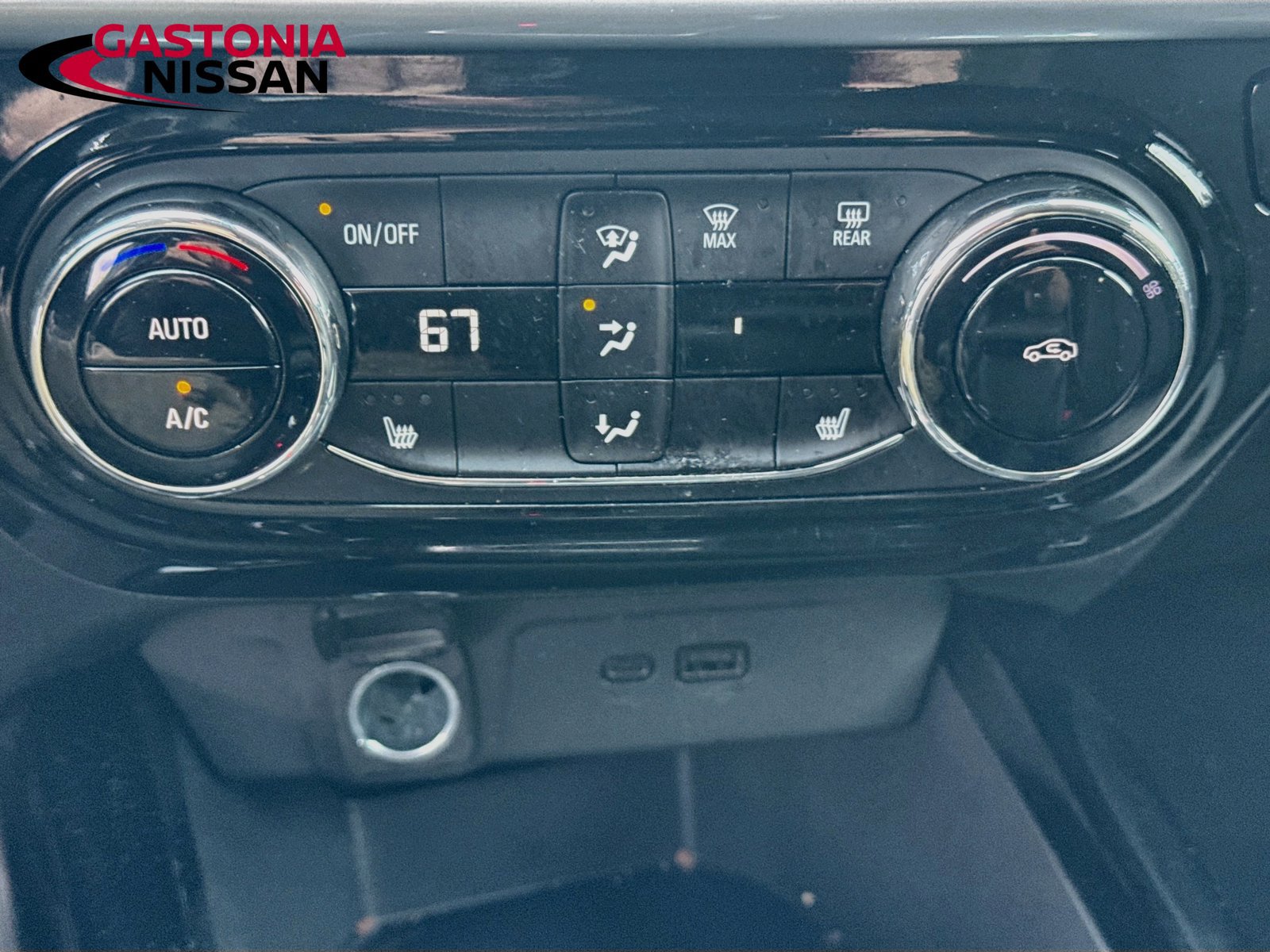 Used 2024 Chevrolet Trax LT w/ LT Convenience Package FWD image 19