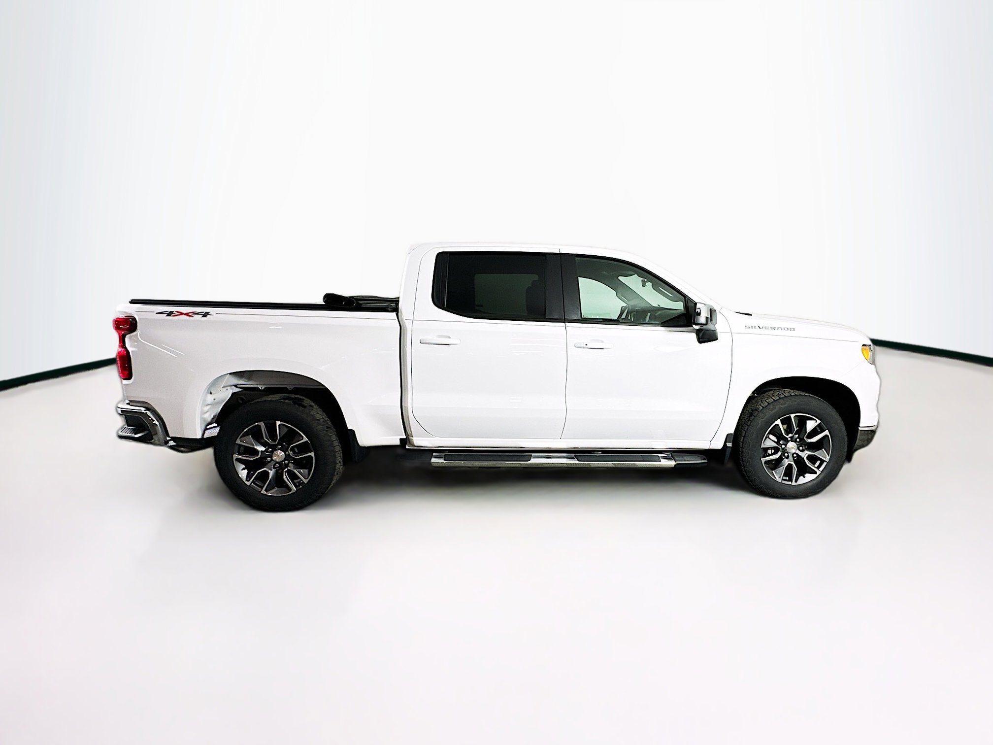Used 2024 Chevrolet Silverado 1500 LT image 10