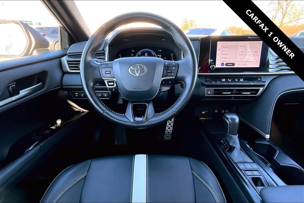 Used 2025 Toyota Camry SE image 8