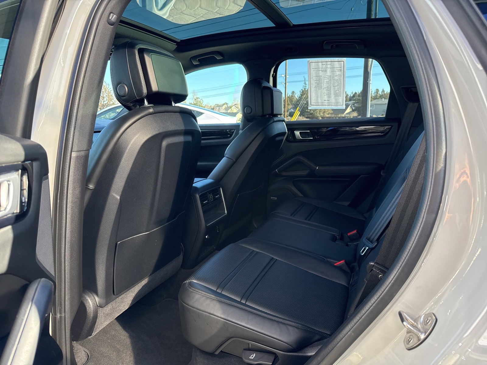 Used 2022 Porsche Cayenne Base image 9